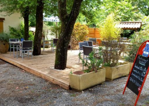 terrasse-exterieur-restaurant-camping-thoard